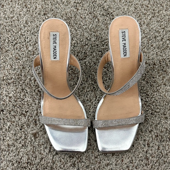 Steve Madden Metallic Silver Sandals - Picture 1 of 3